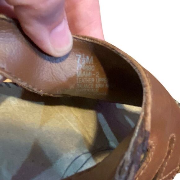 Naturalizer upper leather Miami size 7 1/2 torsey sandal with slight heel brown - Picture 6 of 8